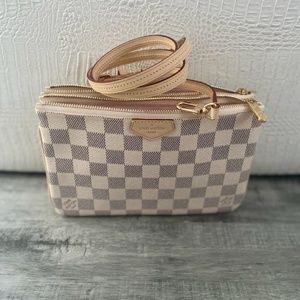 Louis Vuitton Double zip Pochette